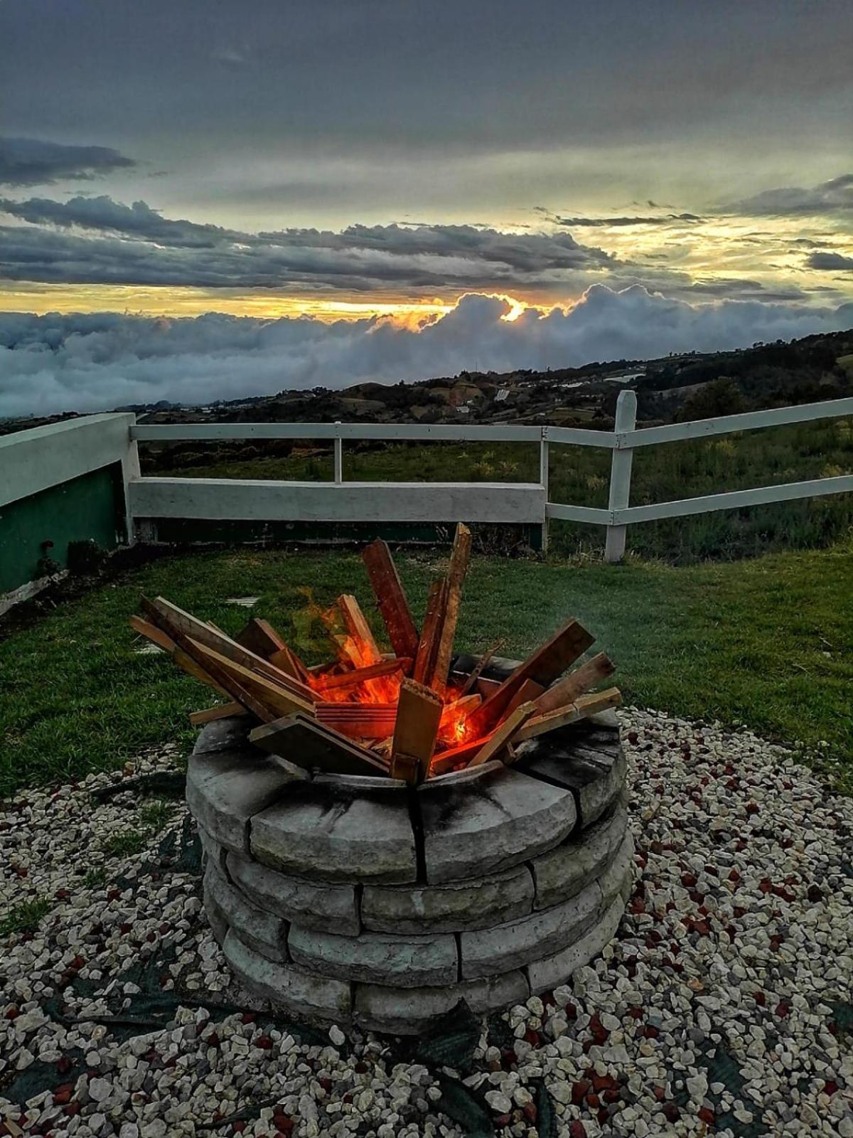 Hotel Cabanas Y Mirador Secret Garden Cr Cartago Exteriör bild