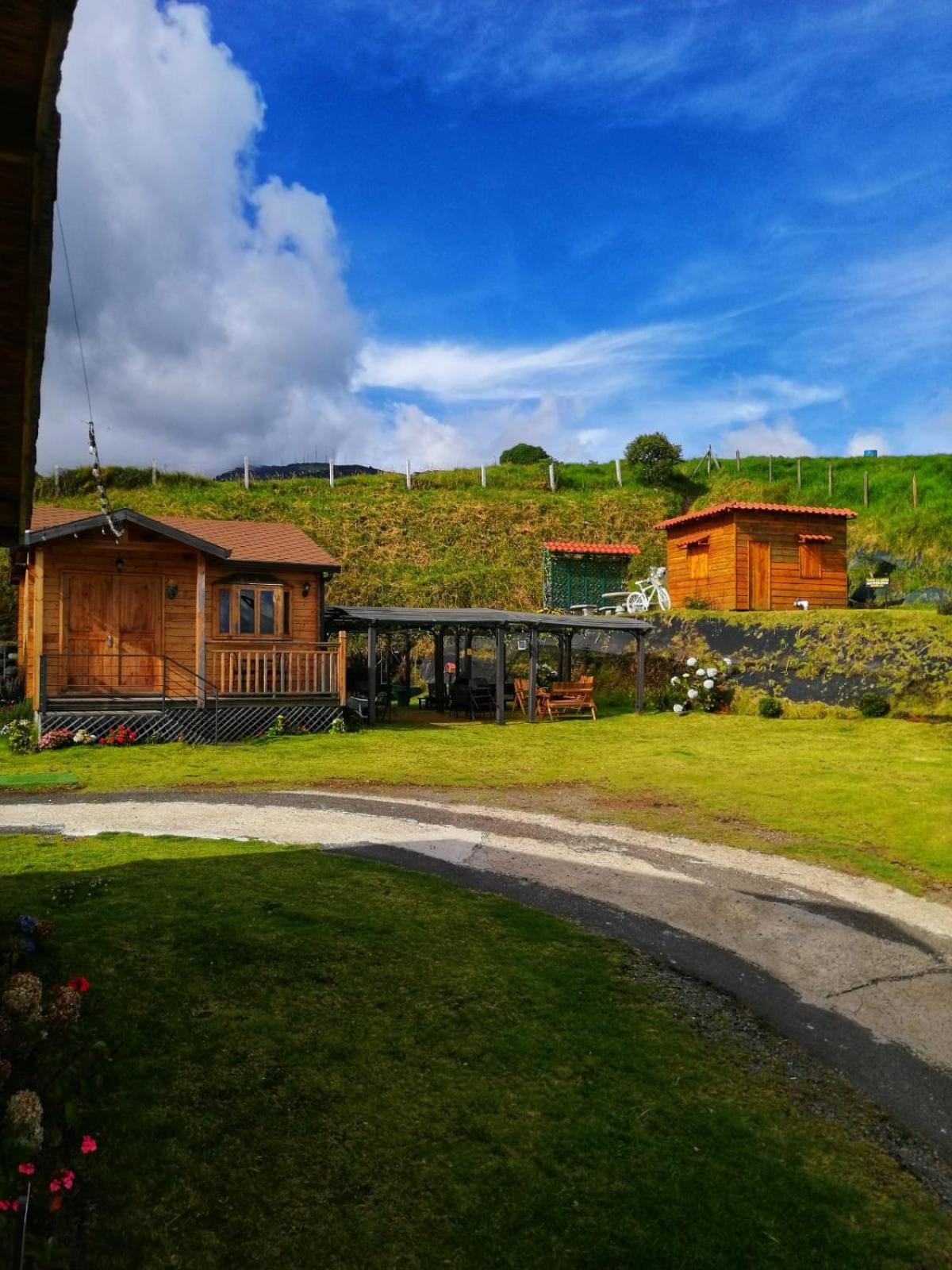 Hotel Cabanas Y Mirador Secret Garden Cr Cartago Exteriör bild